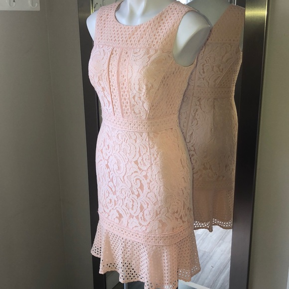 ANTONIO MELANI Dresses & Skirts - Antonio Melani Peach lace dress (size 4)